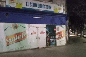 drugstore ubicado en la intersección de Avenida Freyre y Junín.