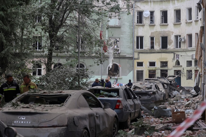 Rescuers at a site of a residential building hit by a Russian missile strike, amid Russia's attack on Ukraine, in Lviv, Ukraine July 6, 2023. REUTERS/Roman Baluk