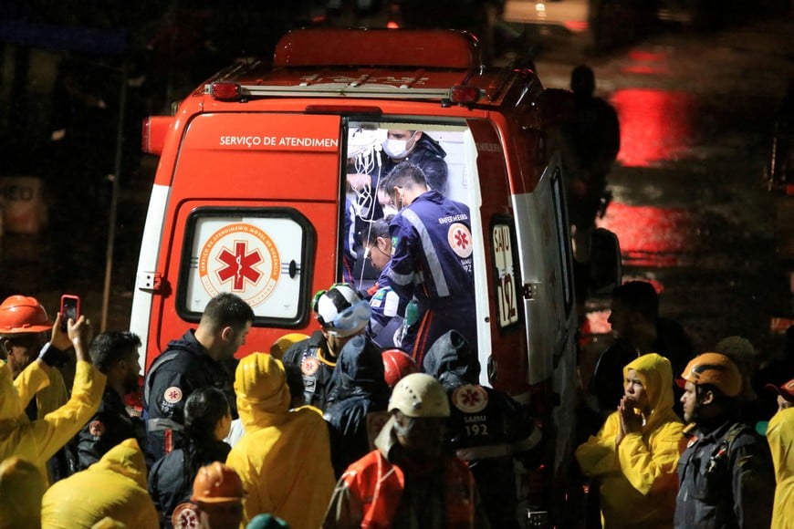 Rescue workers carry an injured person found among debris after a building collapsed in Recife, Pernambuco state, Brazil July 7, 2023. REUTERS/Anderson Stevens NO RESALES. NO ARCHIVES
     TPX IMAGES OF THE DAY