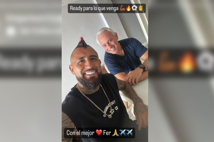 El mensaje del futbolista en su cuenta Instagram, acompañado de su representante Fernando Felicevich.