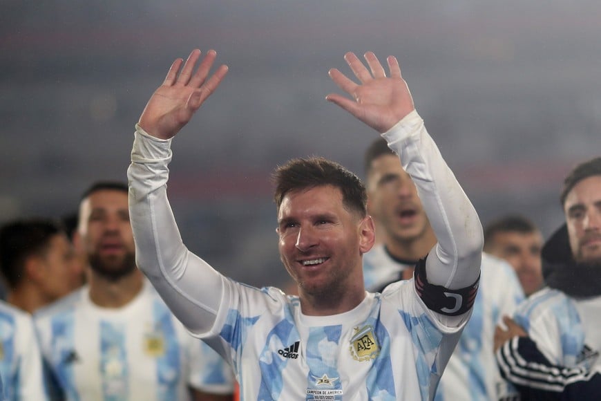 Soccer Football - World Cup - South American Qualifiers - Argentina v Bolivia - El Monumental, Buenos Aires, Argentina - September 9, 2021 Argentina's Lionel Messi and teammates celebrate winning Copa America after the match Pool via REUTERS/Juan Ignacio Roncoroni