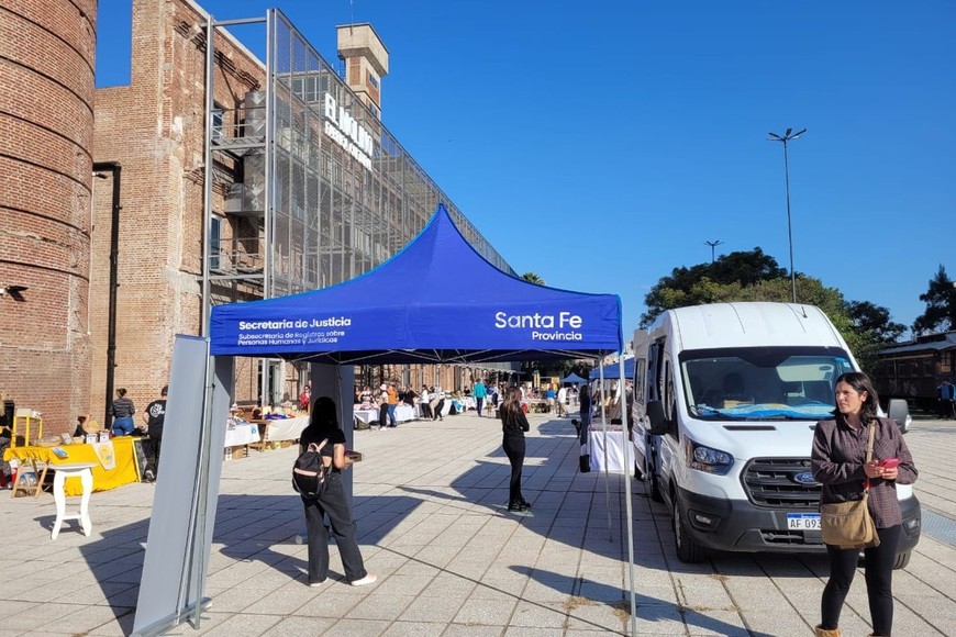 Siguen los operativos barriales en distintos puntos de Santa Fe y Rosario. La mayoría de los trámites son para renovación del DNI.