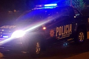 La víctima entregó dinero, joyas y el teléfono celular a los ladrones.