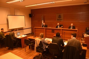 A cargo del debate están los jueces Luis Octavio Silva, Gustavo Urdiales y Pablo Busaniche.  Crédito: Guillermo Di Salvatore.
