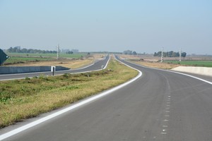 Los avances se sostienen en la demarcación horizontal de las nuevas calzadas. Crédito: Vialidad Nacional.