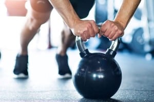 El entrenamiento funcional puede mejorar la función general de tu cuerpo, incrementando la fuerza y la resistencia muscular