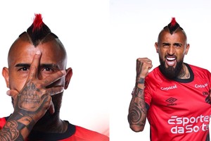 Arturo Vidal fue presentado este viernes como refuerzo del Athletico Paranaense.