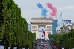Aircraft of the Patrouille de France fly during the annual Bastille Day military parade in Paris, France, July 14, 2023. REUTERS/Gonzalo Fuentes