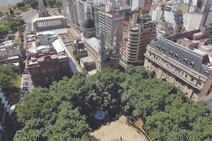 La carrera por el Palacio de los Leones ha comenzado en Rosario. Ahora se elegirán los candidatos que competirán en las generales de septiembre.