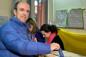 José Corral votó en la Escuela Vélez Sarsfield de la ciudad de Santa Fe. Créditos: Fernando Nicola