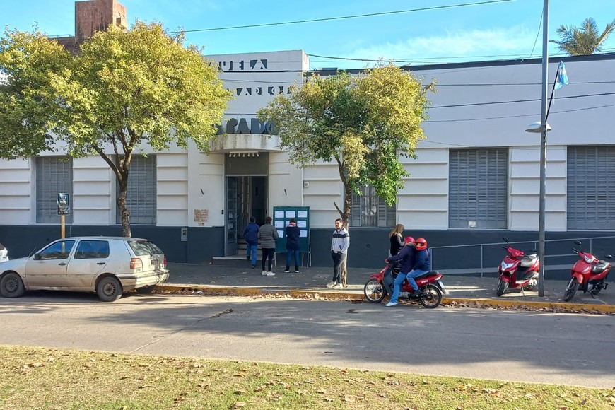 A las 11, el intendente Andrés Golosetti emitió su sufragio en la Escuela N°488 Carlos Casado.