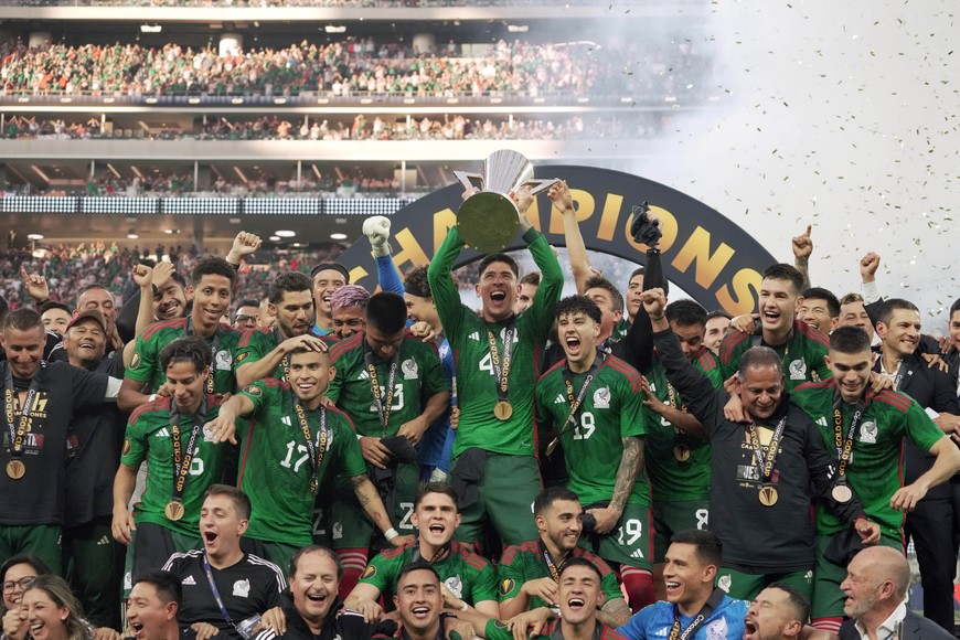 Jul 16, 2023; Inglewood, California, USA; Mexico players celebrate after 1-0 victory over Panama during the CONCACAF Gold Cup Final at SoFi Stadium. Mandatory Credit: Kirby Lee-USA TODAY Sports