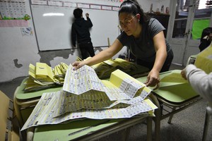 Los 58 centímetros de largo por casi 30 centímetros de ancho pudieron haber contribuido al aumento del voto en blanco en la categoría a Concejales. Foto: Manuel Fabatía