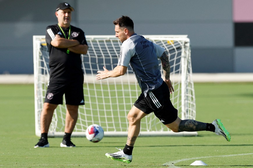 Soccer Football - MLS - Inter Miami Training - DRV PNK Stadium, Fort Lauderdale, Florida, United States - July 18, 2023
Inter Miami's Lionel Messi and coach Gerardo Martino during training REUTERS/Marco Bello