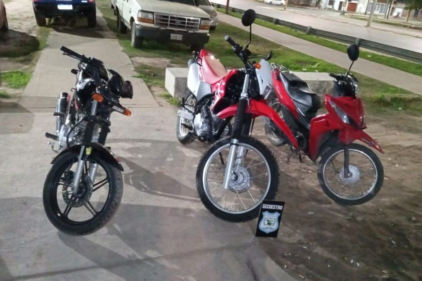 Las motos fueron halladas en una casa abandonada, ubicada a la vuelta del comercio.. Crédito: El Litoral.