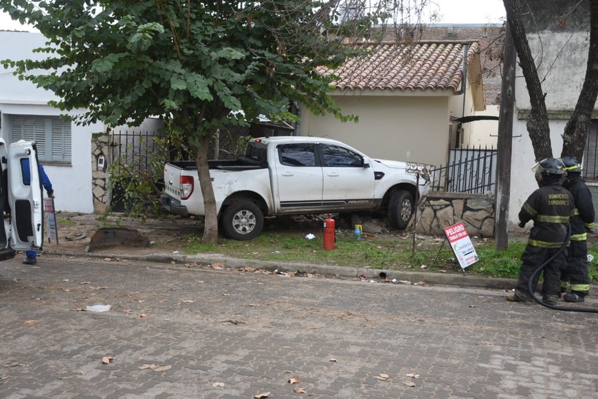 La camioneta se impactó contra el frente de una vivienda. Crédito: Guillermo Di Salvatore