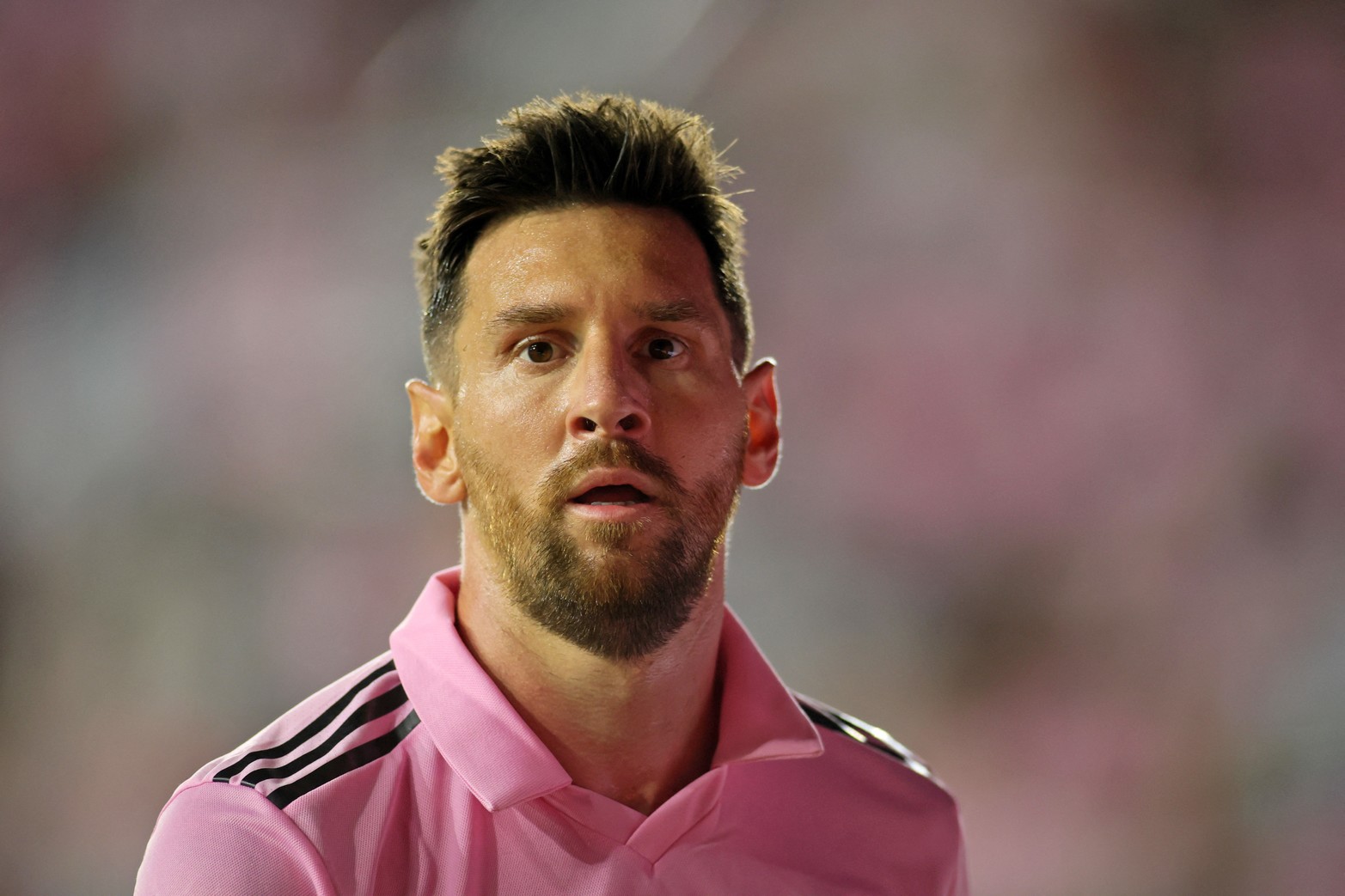 Messi fue el héroe de la noche con un golazo de tiro libre. 
