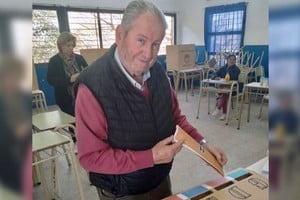 "Vamos a trabajar con todo el equipo de Unidos para Cambiar Santa Fe, junto a Maxi Pullaro y los demás candidatos, para ganar en septiembre y seguir adelante con las obras y proyectos que venimos desarrollando en nuestra localidad", afirmó.