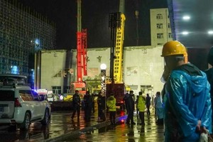 Diecinueve personas se encontraban en el gimnasio cuando se produjo el accidente. Cuatro escaparon y otras cuatro sobrevivieron tras ser sacadas de entre los escombros.