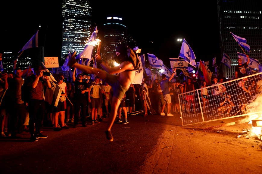 Protesters take part in a demonstration following a parliament vote on a contested bill that limits Supreme Court powers to void some government decisions, in Tel Aviv, Israel July 24, 2023. REUTERS/Corinna Kern