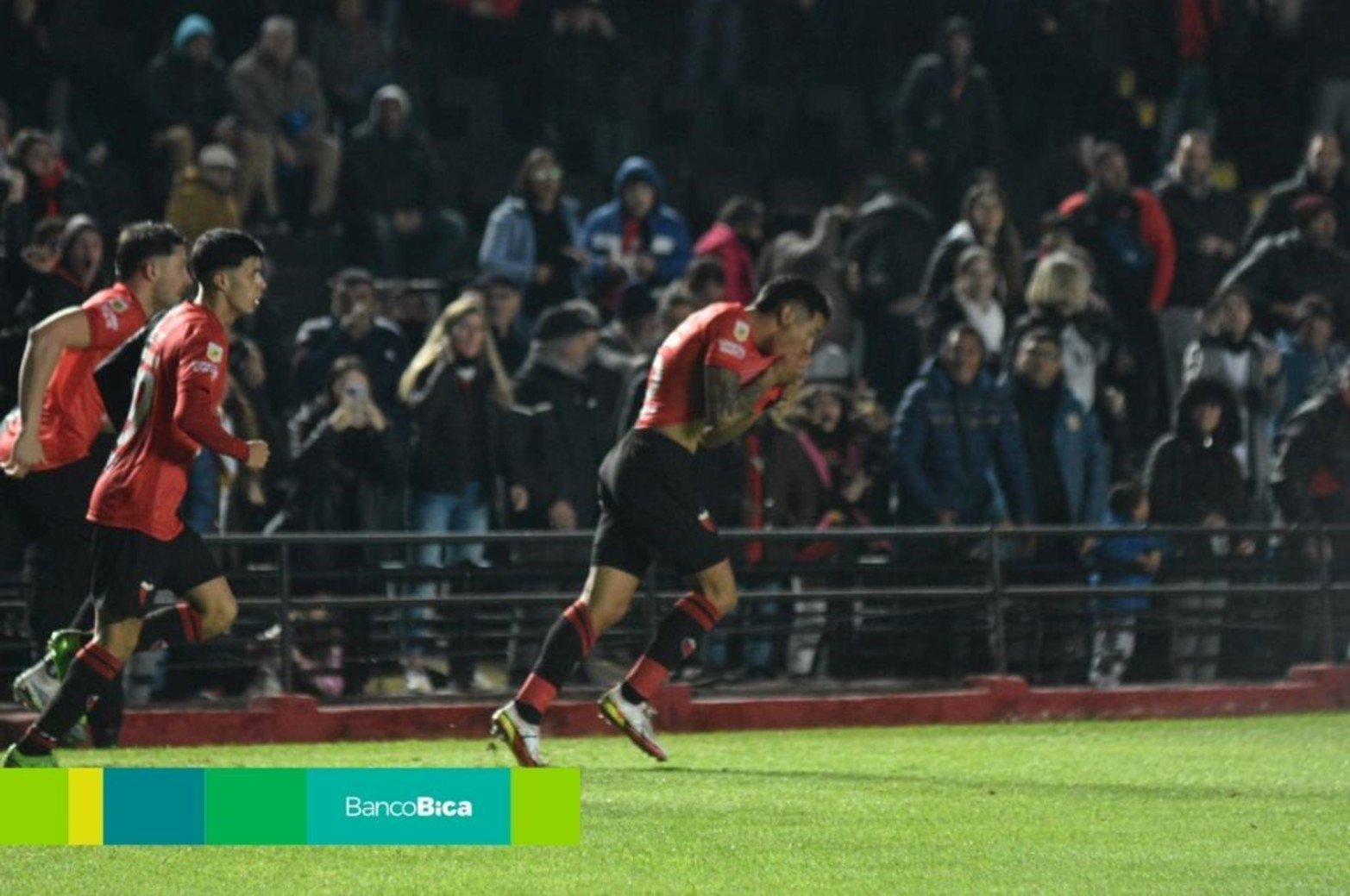 Colón perdió ante Tigre en Santa Fe.