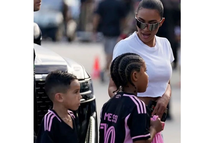 Kim Kardashian llevó a Saint West al partido debut de Lionel Messi con el Inter de Miami.