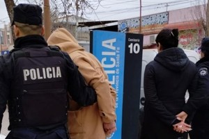 Personal policial aprehendió a tres personas