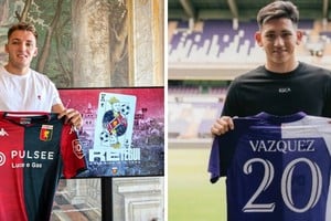 Ya las lucen. Mateo Retegui y Luis Vázquez tuvieron originales presentaciones en sus nuevos clubes de Europa. El ex Tigre en el Génoa de Italia y el santafesino ex Boca en el Anderletch de Bélgica.