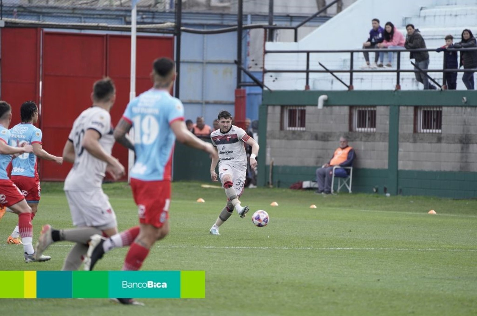 Colón perdió ante Arsenal en Sarandí.