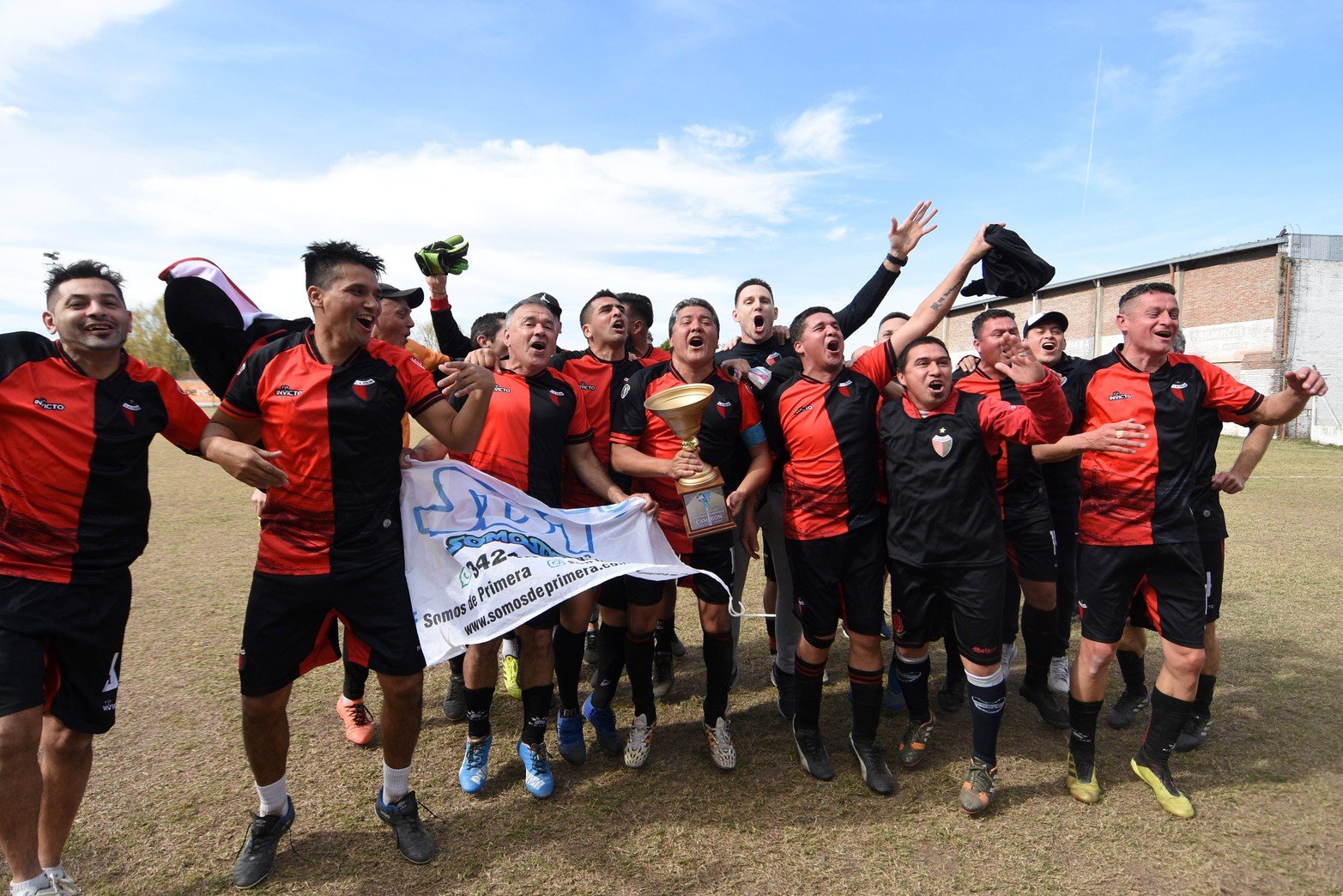 Colón se consagró campeón del torneo Apertura de la Liga Senior al vencer a Unión por 1 a 0.