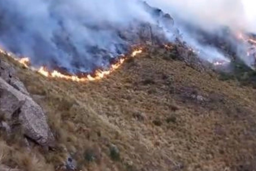 Está controlado el incendio en el Cerro Uritorco