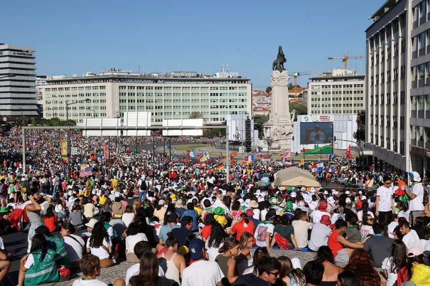 Pilgrims attend the welcome ceremony on the Meeting Hill at Parque Eduardo VII, in Lisbon, Portugal, 3 August, 2023. The Pontiff is in Portugal on the occasion of World Youth Day (WYD), one of the main events of the Church that gathers the Pope with youngsters from around the world, that takes place until 6 August. MANUEL DE ALMEIDA/Pool via REUTERS