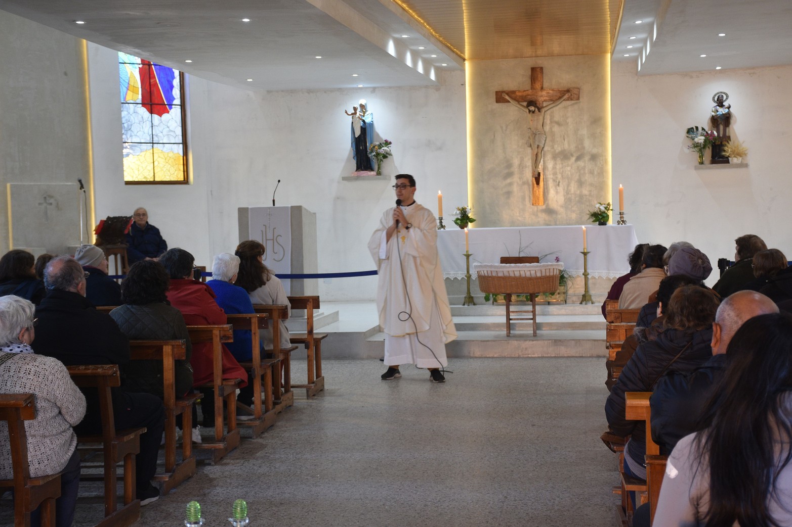 La Parroquia San Cayetano de la ciudad de Santa Fe se colmó de feligreses desde muy temprano