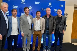 Presentes. Nery Pumpido, Pablo Bonaveri, Alejandro Domínguez, Leonida Bonaveri, Carlos Marzo y Darío Pignata.