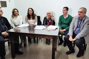 “Estamos trabajando en la ultima etapa de adjudicación de la obra del nuevo Hospital, tal vez en los próximos días el propio gobernador será quien lo anuncie, pero con la firme convicción de que este sueño se haga realidad", amplió Calvo.