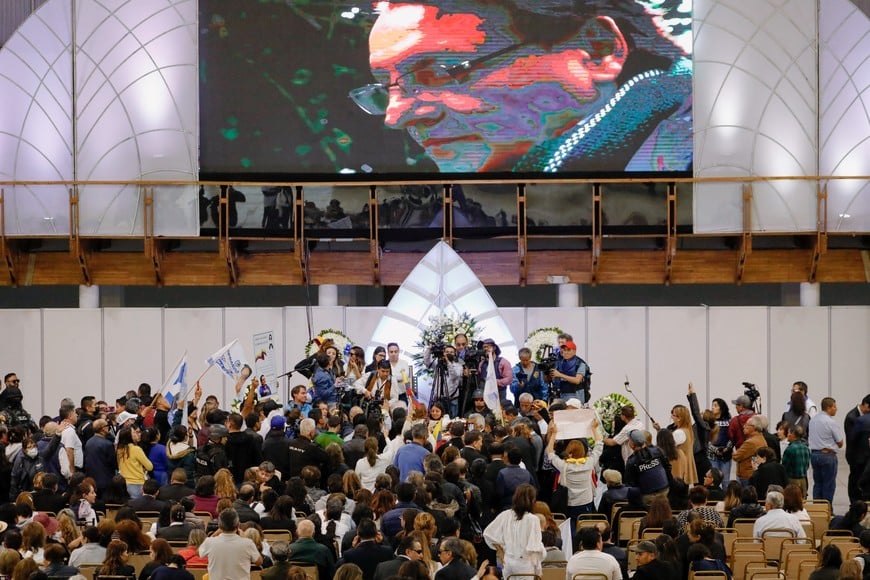 Friends, family members and supporters of Ecuadorean presidential candidate Fernando Villavicencio, a vocal critic of corruption and organized crime, attend a post-mortem tribute at Quito Exhibition Center after Villavicencio was killed during a campaign event, in Quito, Ecuador August 11, 2023.  REUTERS/Karen Toro