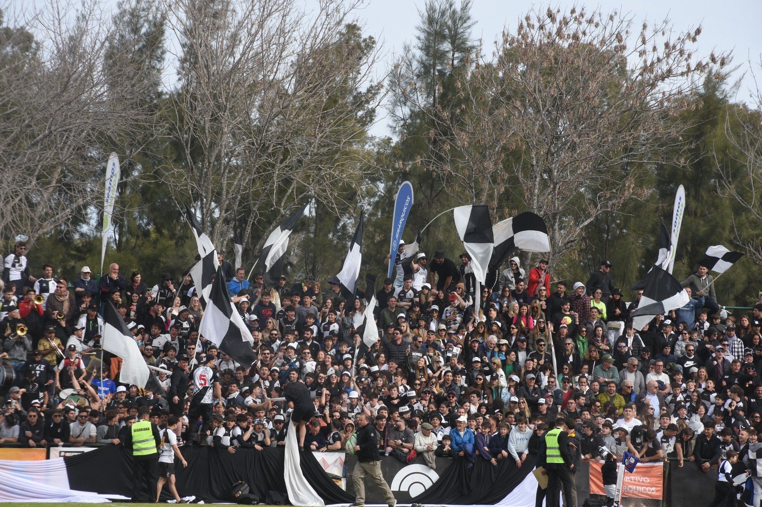 Estudiantes de Paraná se consagró campeón del Torneo Regional del Litoral de Rugby. En una final infartante disputada en cancha de Santa Fe RC, en Sauce Viejo, el CAE conquistó la gloria al derrotar 16 a 12 a Gimnasia de Rosario.