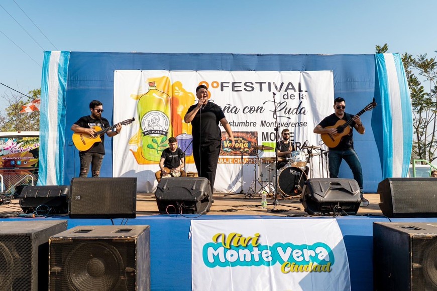 Artistas locales y de la región pasaron por el escenario del Festival de la Caña con Ruda.