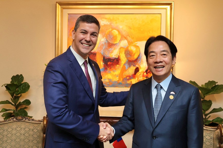 Paraguay's President-elect Santiago Pena and Taiwan's Vice President William Lai shake hands during a meeting at the Mburuvicha Roga presidential residence, in Asuncion, Paraguay August 14, 2023. Paraguay Presidency/Handout via REUTERS ATTENTION EDITORS - THIS IMAGE WAS PROVIDED BY A THIRD PARTY. NO RESALES. NO ARCHIVES. MANDATORY CREDIT