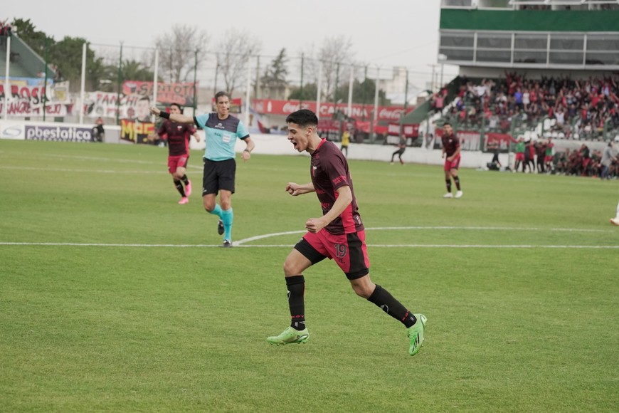 Colón venció 2 a 0 a Lanús en Junín y avanzó a octavos de final de la Copa Argentina.