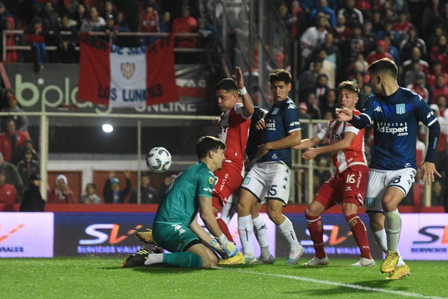 Unión empató 1 a 1 con Racing en Santa Fe, en la apertura de la Copa de la Liga. El gol del "Tate" fue convertido por el debutante Gonzalo Morales a los 22' del segundo tiempo.