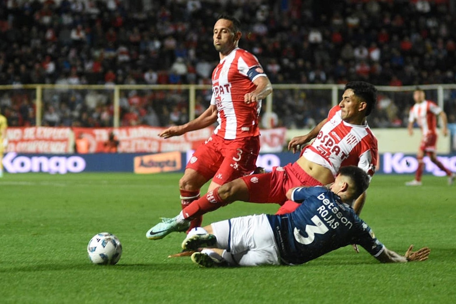 Unión empató 1 a 1 con Racing en Santa Fe, en la apertura de la Copa de la Liga. El gol del "Tate" fue convertido por el debutante Gonzalo Morales a los 22' del segundo tiempo.