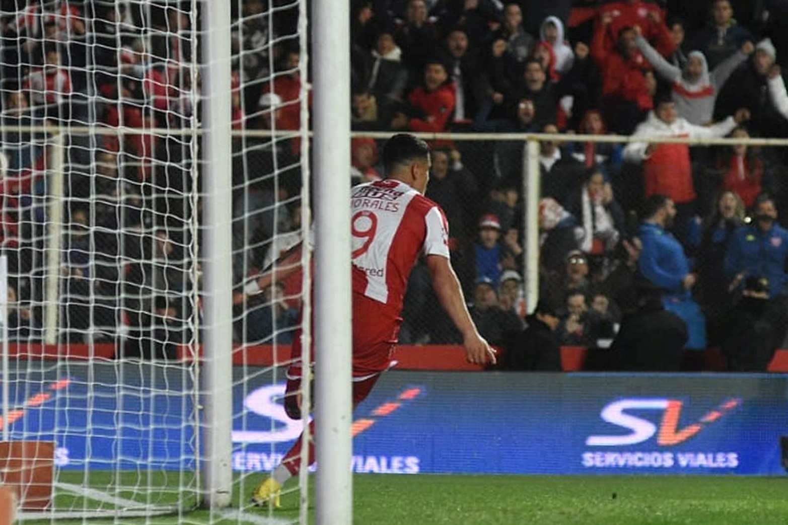 Unión empató 1 a 1 con Racing en Santa Fe, en la apertura de la Copa de la Liga. El gol del "Tate" fue convertido por el debutante Gonzalo Morales a los 22' del segundo tiempo.