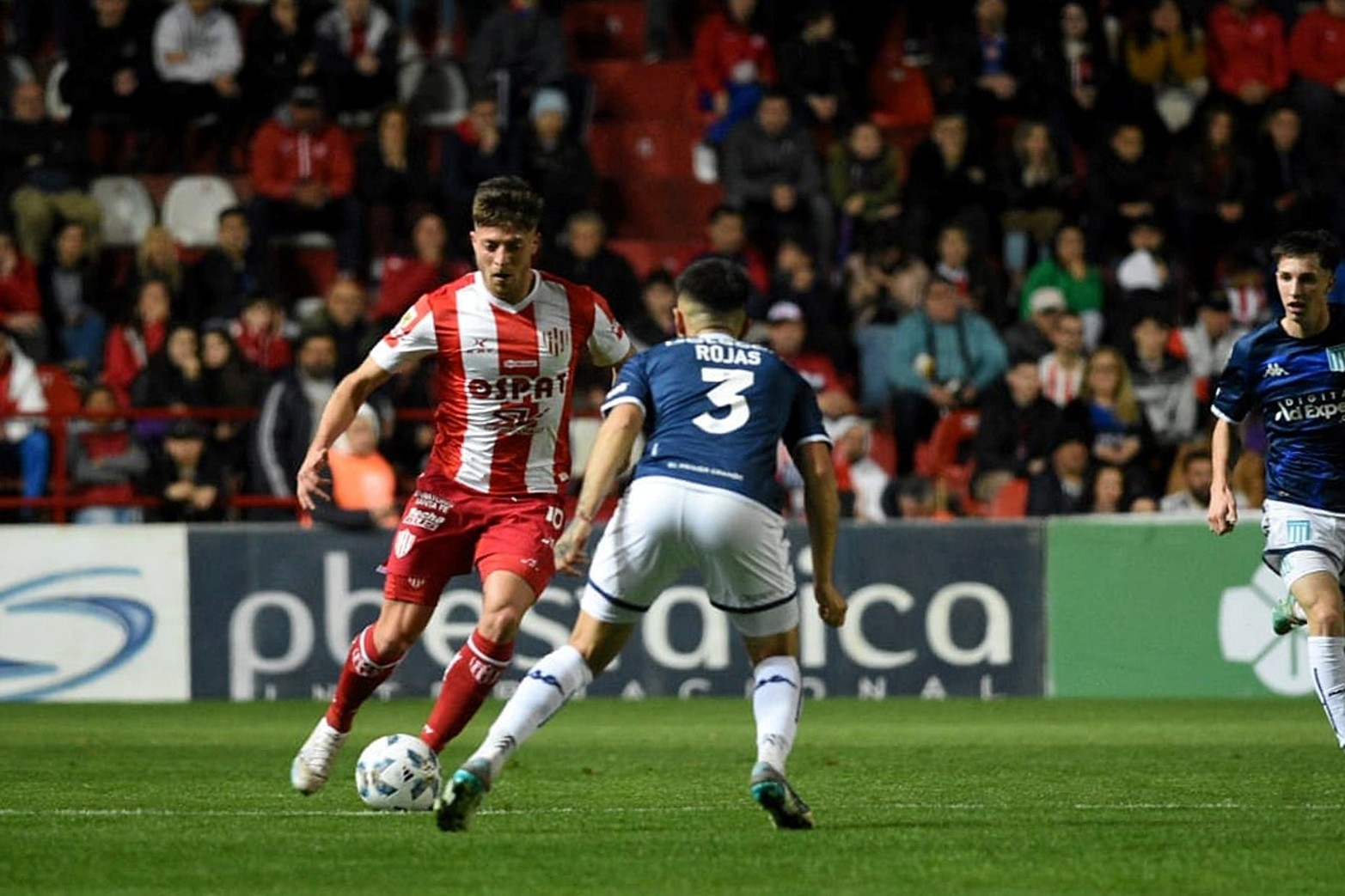 Unión empató 1 a 1 con Racing en Santa Fe, en la apertura de la Copa de la Liga. El gol del "Tate" fue convertido por el debutante Gonzalo Morales a los 22' del segundo tiempo.