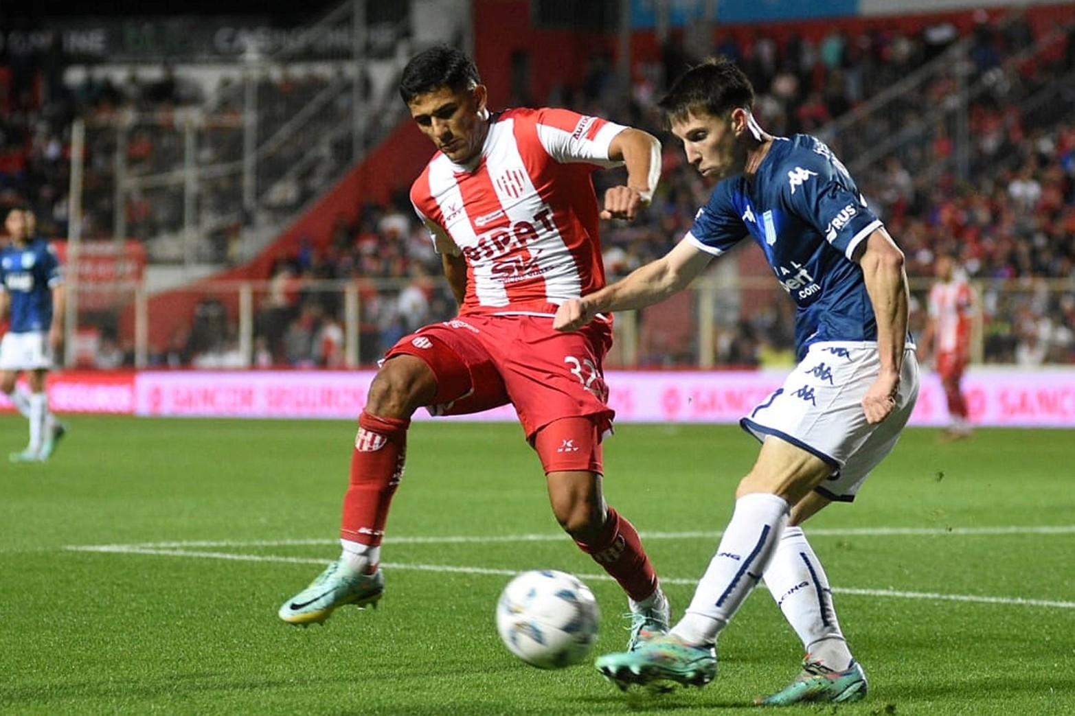 Unión empató 1 a 1 con Racing en Santa Fe, en la apertura de la Copa de la Liga. El gol del "Tate" fue convertido por el debutante Gonzalo Morales a los 22' del segundo tiempo.