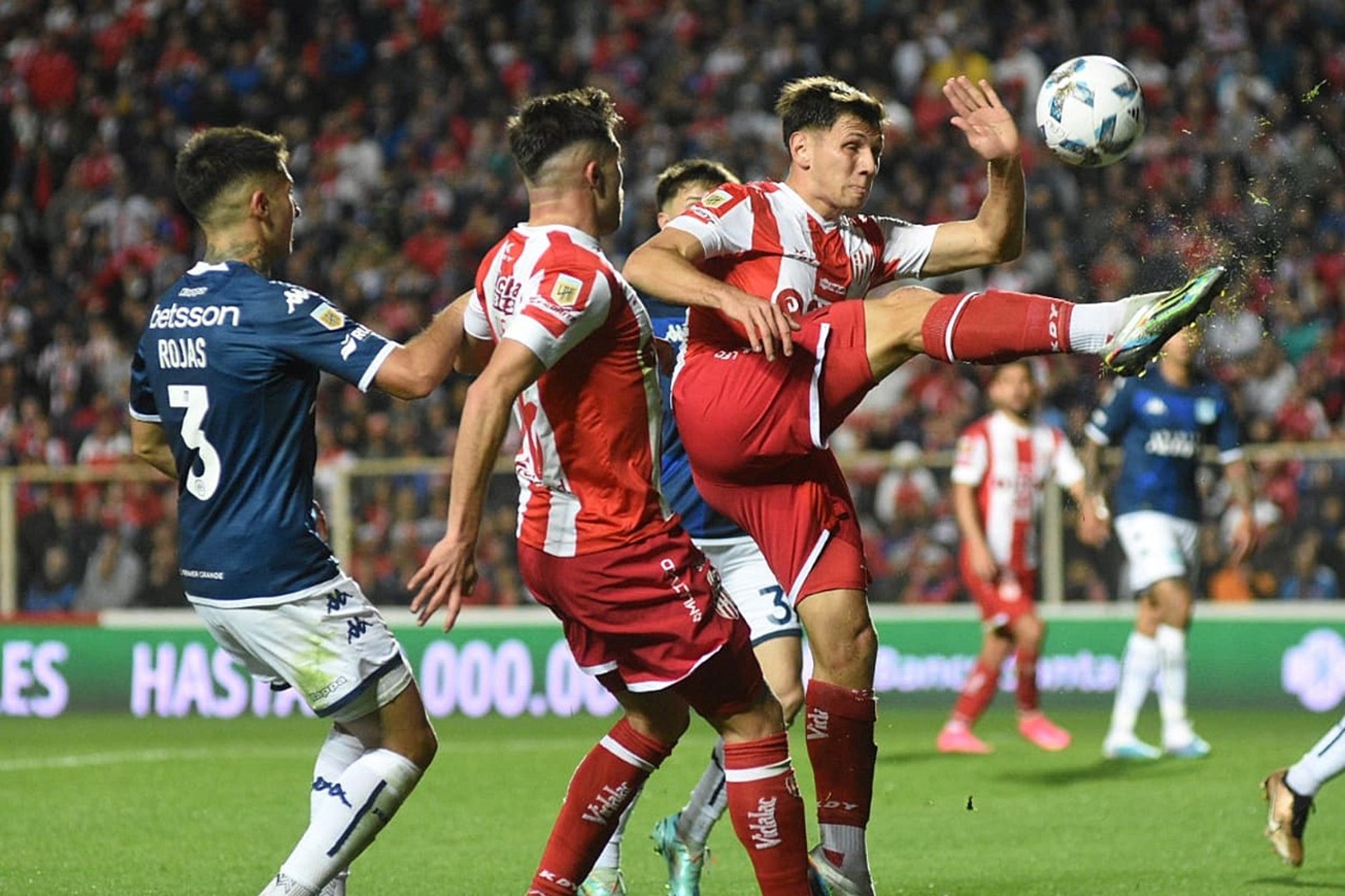 Unión empató 1 a 1 con Racing en Santa Fe, en la apertura de la Copa de la Liga. El gol del "Tate" fue convertido por el debutante Gonzalo Morales a los 22' del segundo tiempo.