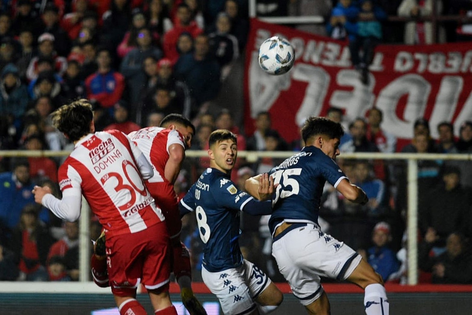 Unión empató 1 a 1 con Racing en Santa Fe, en la apertura de la Copa de la Liga. El gol del "Tate" fue convertido por el debutante Gonzalo Morales a los 22' del segundo tiempo.