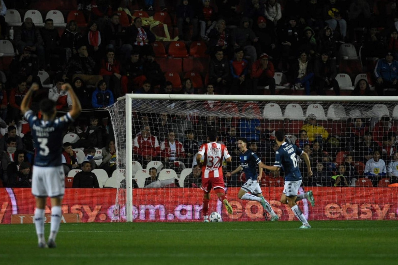 Unión empató 1 a 1 con Racing en Santa Fe, en la apertura de la Copa de la Liga. El gol del "Tate" fue convertido por el debutante Gonzalo Morales a los 22' del segundo tiempo.