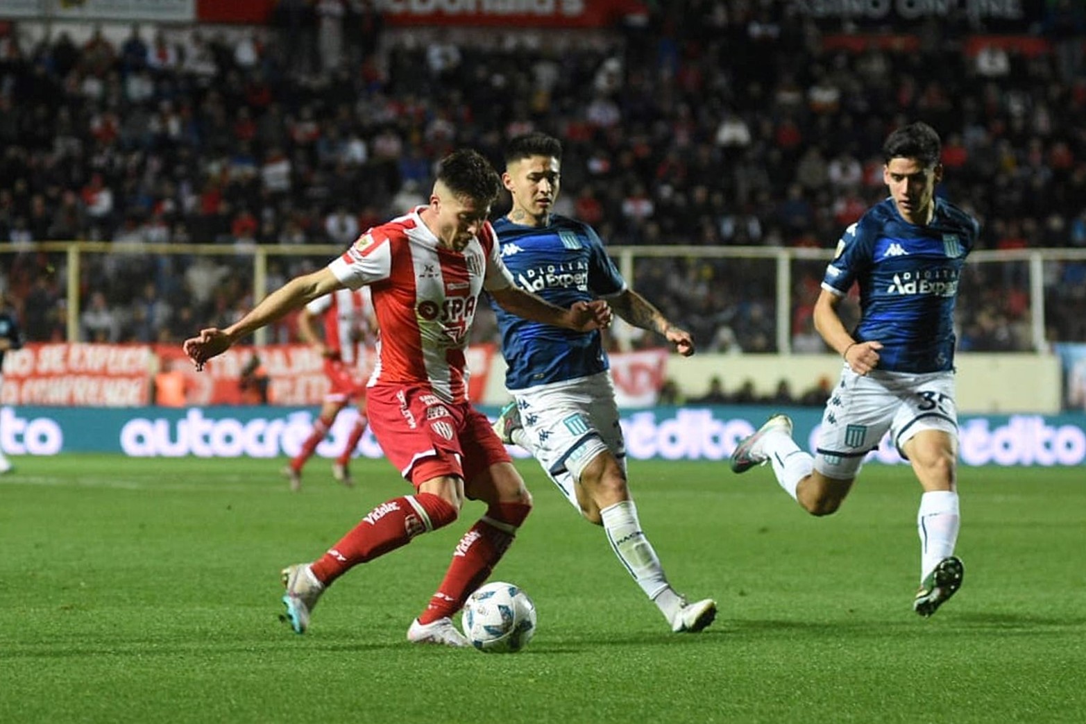 Unión empató 1 a 1 con Racing en Santa Fe, en la apertura de la Copa de la Liga. El gol del "Tate" fue convertido por el debutante Gonzalo Morales a los 22' del segundo tiempo.