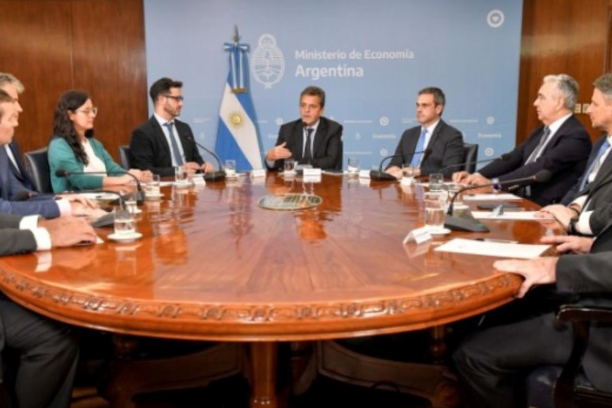 El ministro Massa recibió a representantes de los laboratorios nacionales.